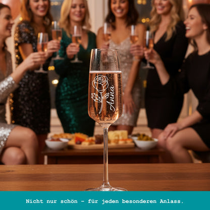 Graviertes Sektglas als elegantes Hochzeitsgeschenk für das Brautpaar