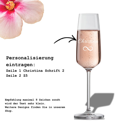 Personalisiertes Sektglas mit Namensgravur „Christina“ und Unendlichkeitszeichen, Lasergravur als Geschenkidee