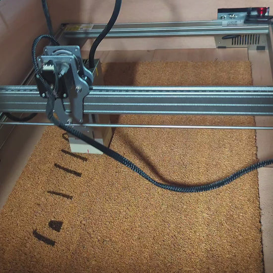 personalisierte Kokos Fußmatte mit Home Schriftzug und Namen