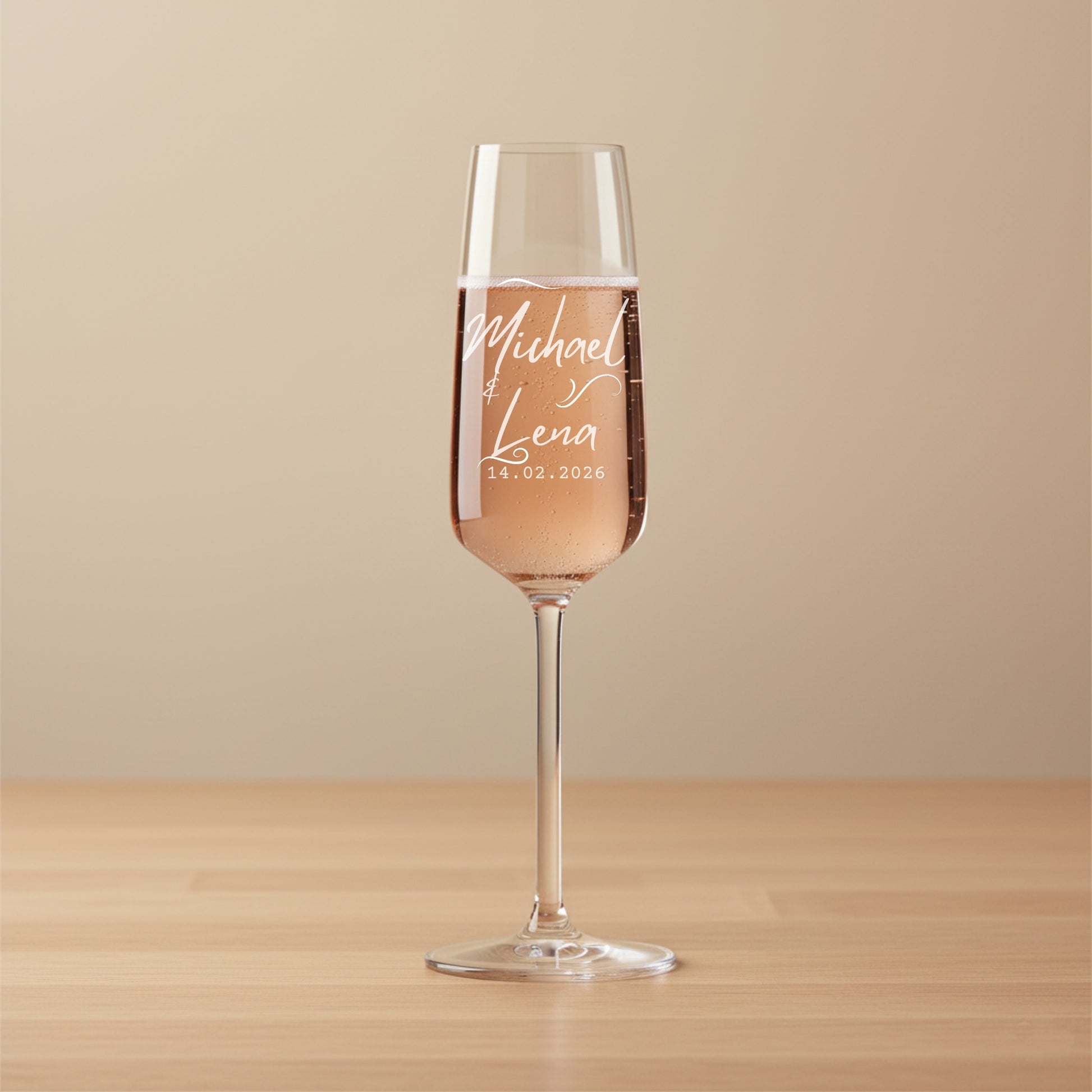 Personalisiertes Sektglas zur Hochzeit mit Namen und Datum, graviertes Hochzeitsglas als Erinnerung