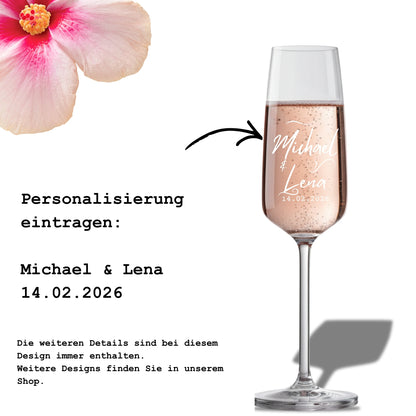 Sektglas personalisiert mit Namen und Hochzeitsdatum, Beispiel für individuelle Gravur